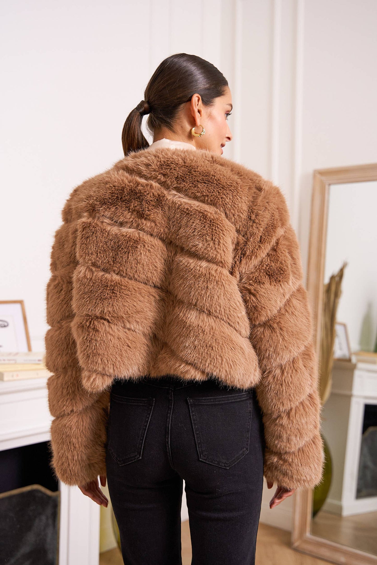 CAMEL COLORED CROPPED FAUX FUR JACKET BY CHOKLATE PARIS