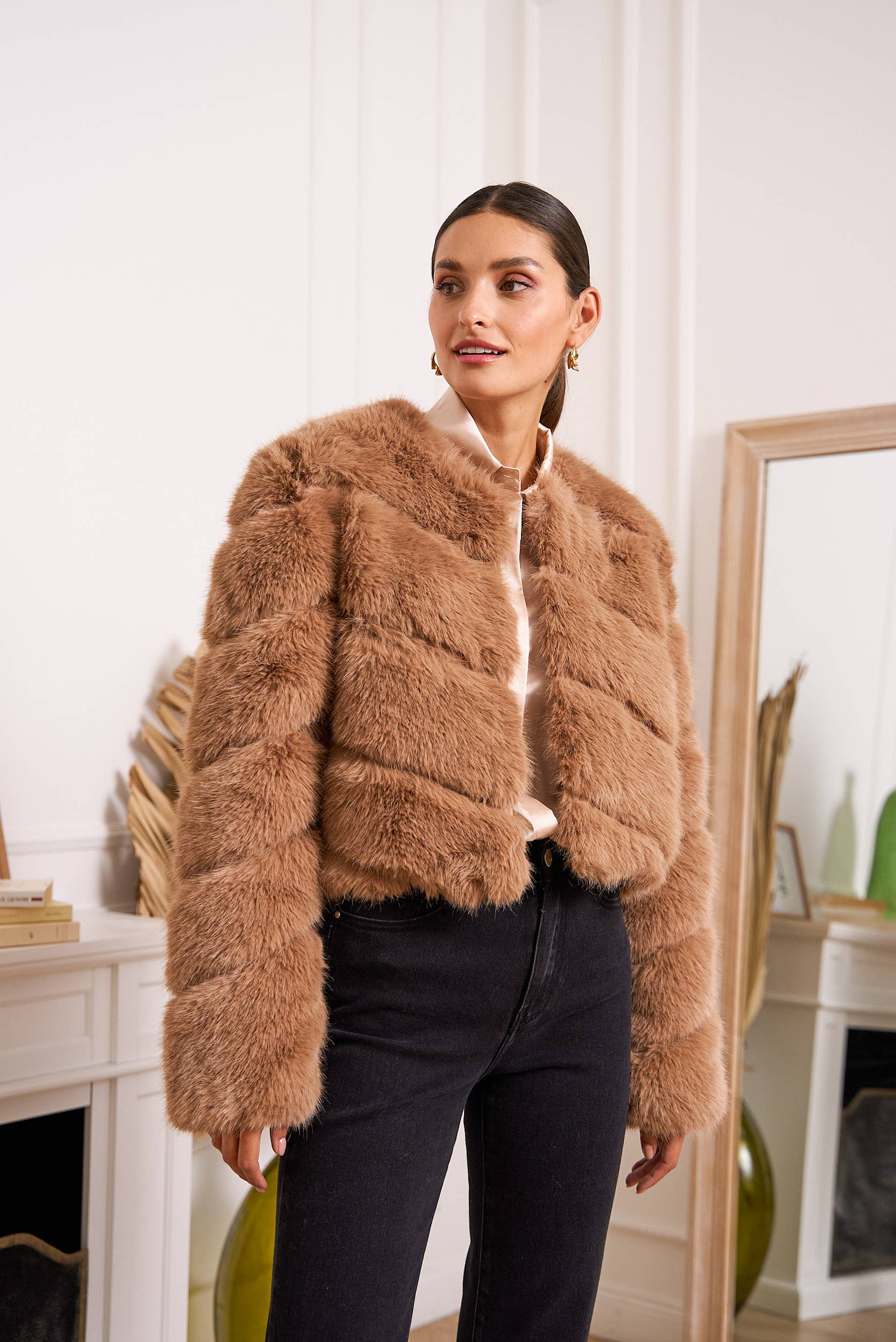 CAMEL COLORED CROPPED FAUX FUR JACKET BY CHOKLATE PARIS