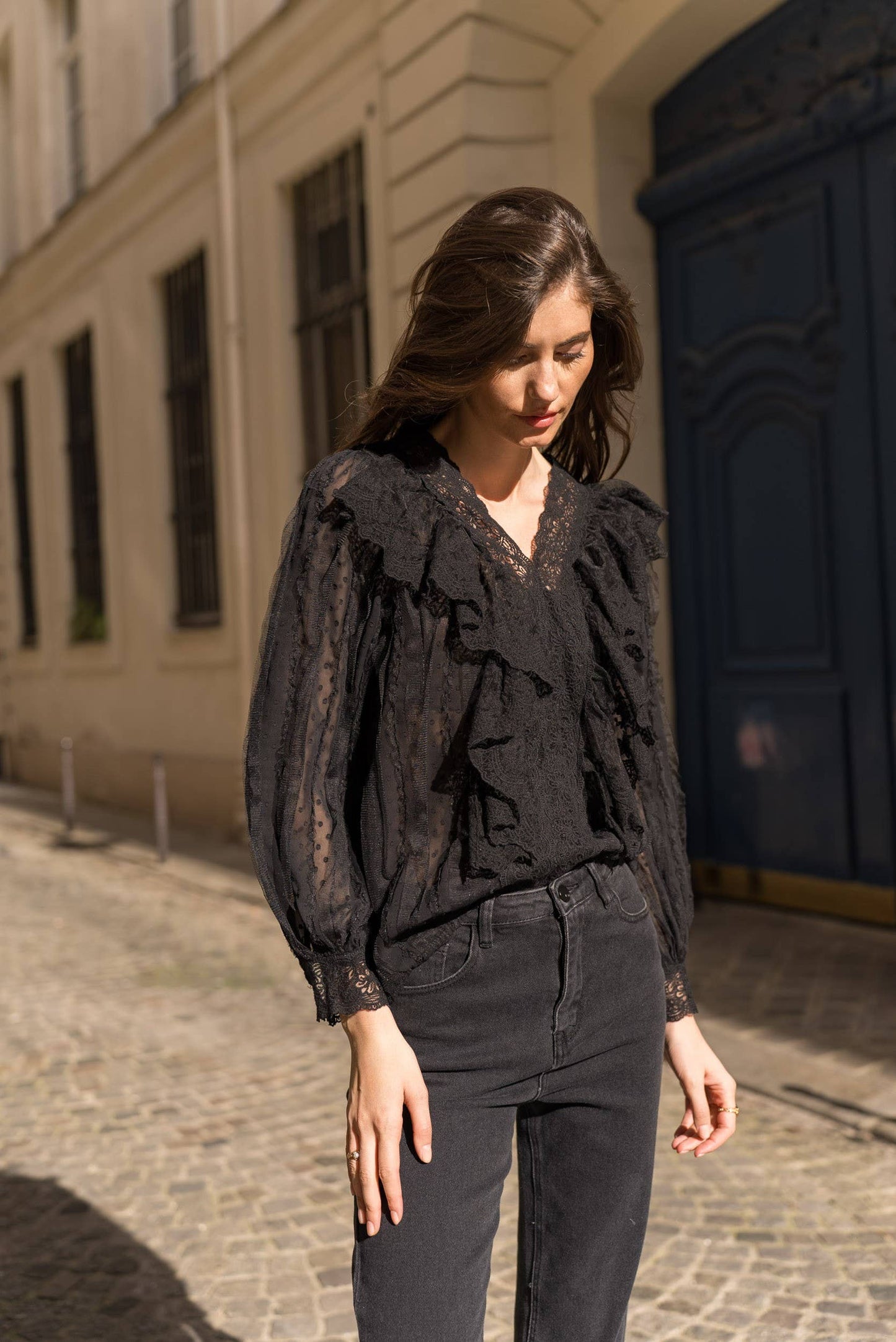 ELEGANT BLACK LACE BLOUSE WITH DESCENDING RUFFLED COLLAR BY CHOKLATE PARIS