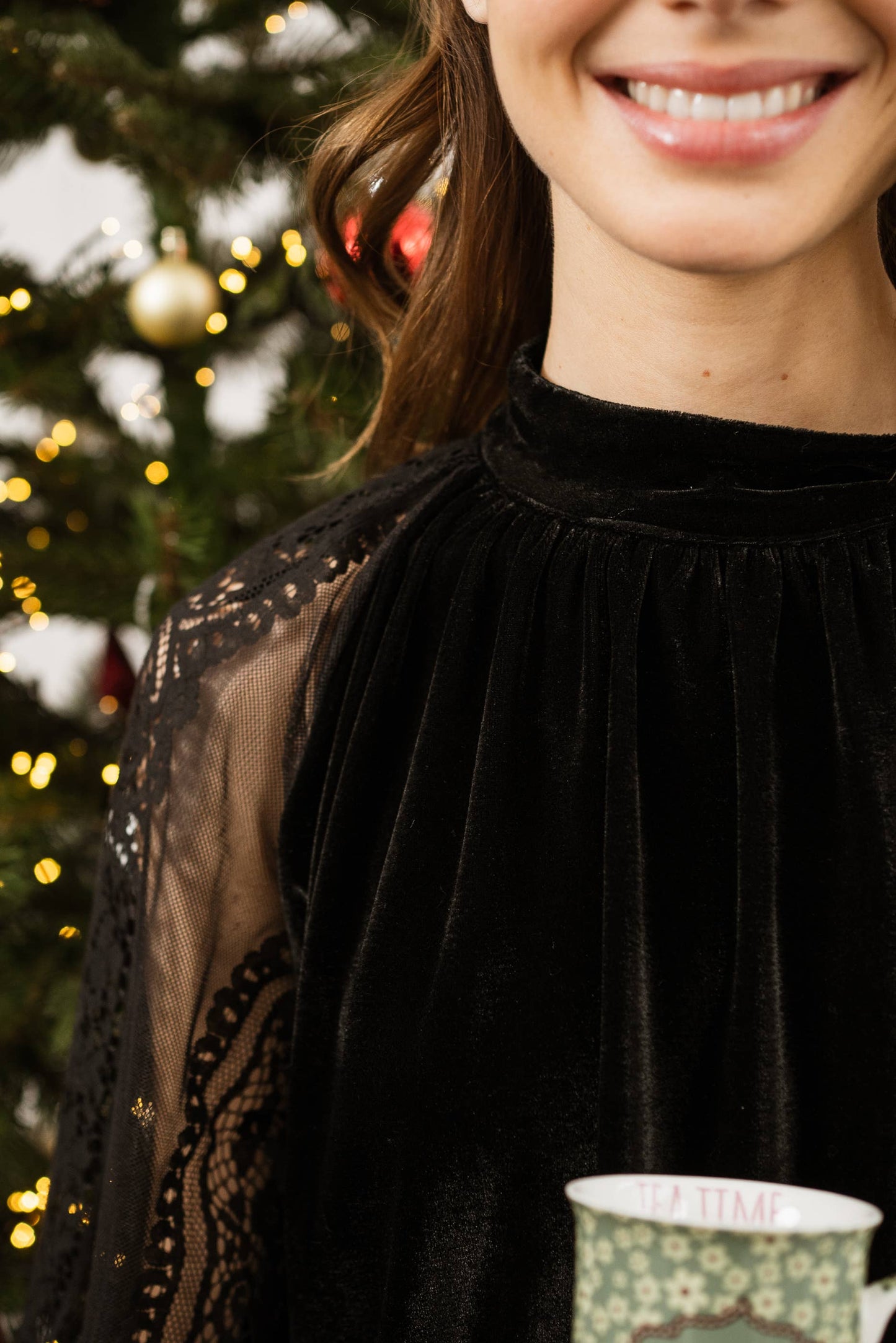 ROMANTIC BLACK VELVET BLOUSE WITH LACE SLEEVES BY CHOKLATE PARIS