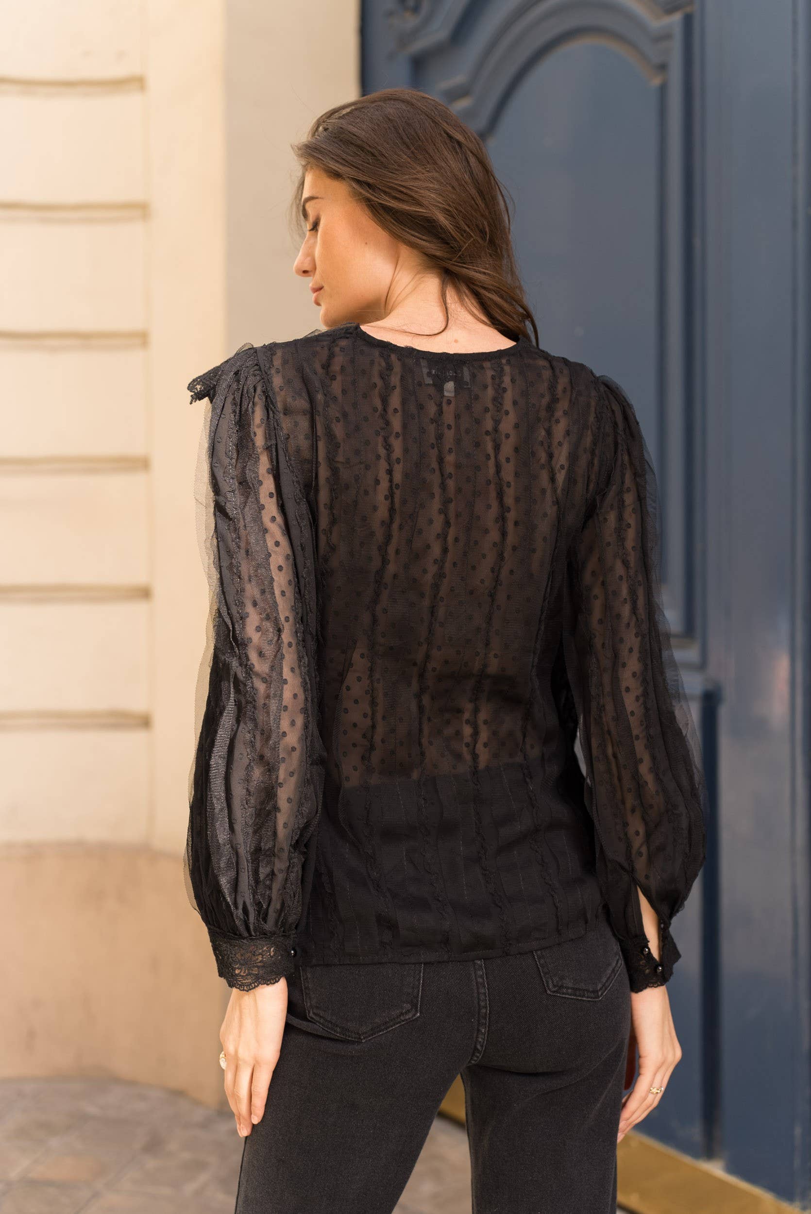 ELEGANT BLACK LACE BLOUSE WITH DESCENDING RUFFLED COLLAR BY CHOKLATE PARIS