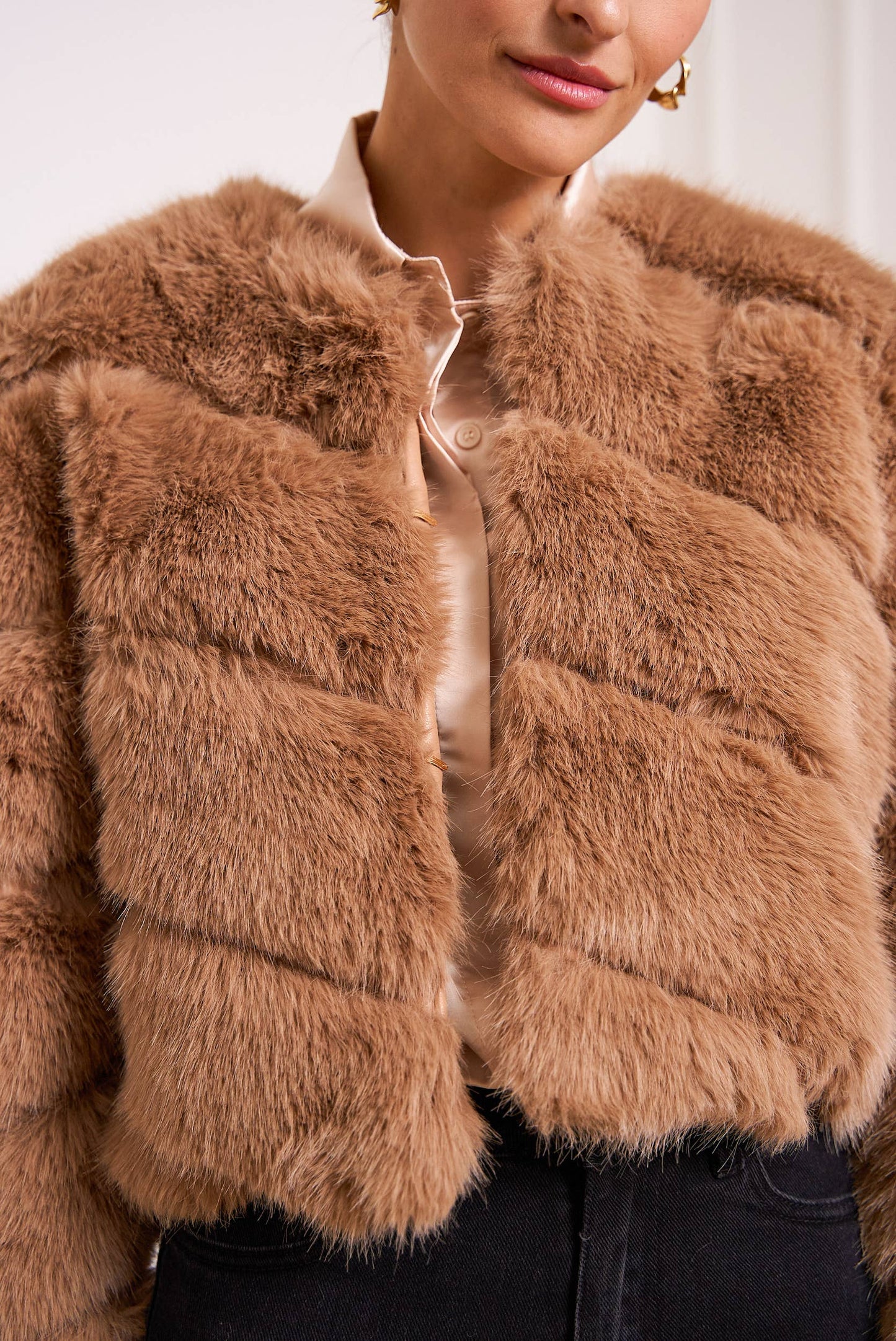 CAMEL COLORED CROPPED FAUX FUR JACKET BY CHOKLATE PARIS